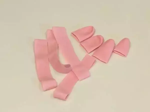 ゴム手袋の『指先』をハサミで切ると？　意外すぎる活用法に「マジ優秀」「真似します」