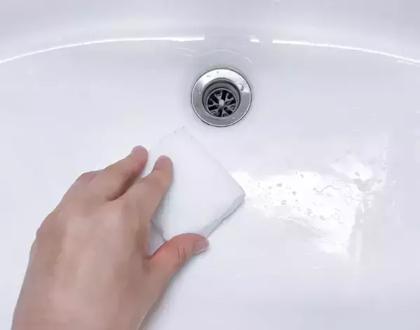 「知らなかった」「気をつけます」　メラミンスポンジを使ってはいけない意外な場所【注意喚起4選】