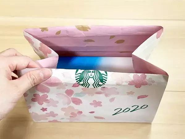 余った紙袋がティッシュケースに！　3分で完成するリメイク術に「テンション上がった」