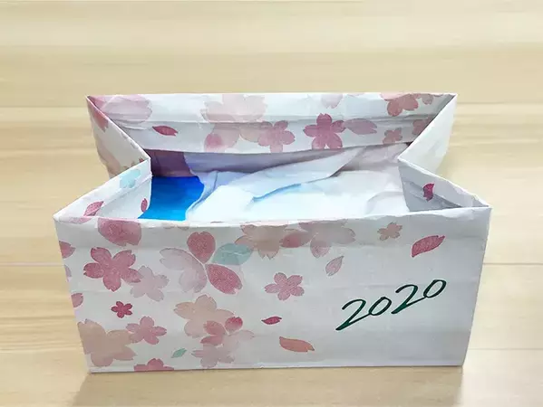 余った紙袋がティッシュケースに！　3分で完成するリメイク術に「テンション上がった」