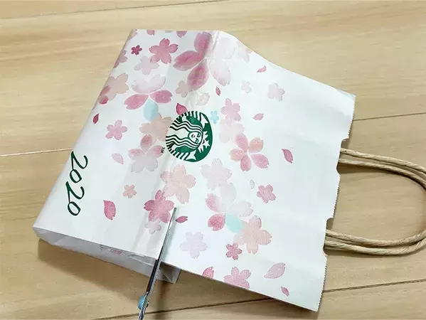 余った紙袋がティッシュケースに！　3分で完成するリメイク術に「テンション上がった」