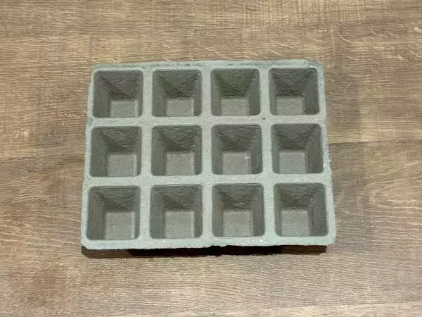 100均『セリア』で見つけた育苗ポット　デスク周りで役立つ2つの『じゃない使い方』