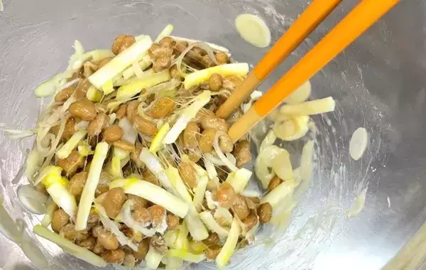 余った納豆の意外な活用法　混ぜて焼くだけの絶品つまみに「夫がドはまり」「連日作った」