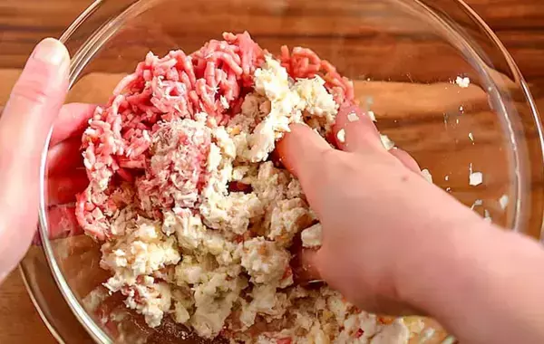 豆腐とひき肉を混ぜて…　玉子焼き器で作る「管理栄養士の簡単おかず」【節約レシピ】