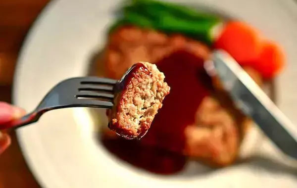 豆腐とひき肉を混ぜて…　玉子焼き器で作る「管理栄養士の簡単おかず」【節約レシピ】