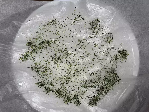 レンジで3分！ 　余ったライスペーパーが『サクサクのおつまみ』に化ける裏技