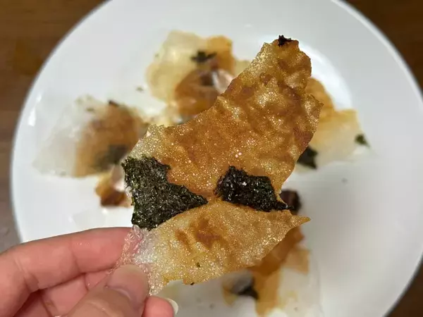 レンジで3分！ 　余ったライスペーパーが『サクサクのおつまみ』に化ける裏技