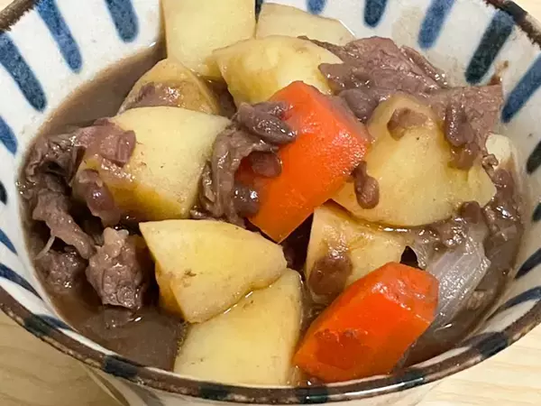 肉じゃがなのに『小豆』が入っている？　氷菓を使った意外なレシピを試してみると…