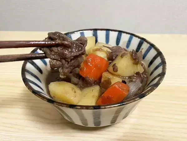 肉じゃがなのに『小豆』が入っている？　氷菓を使った意外なレシピを試してみると…