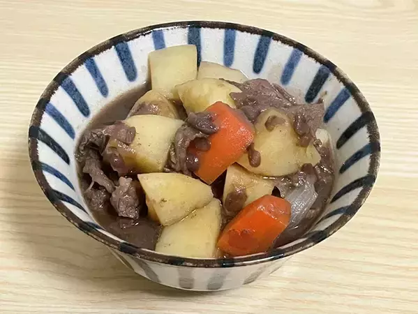 肉じゃがなのに『小豆』が入っている？　氷菓を使った意外なレシピを試してみると…