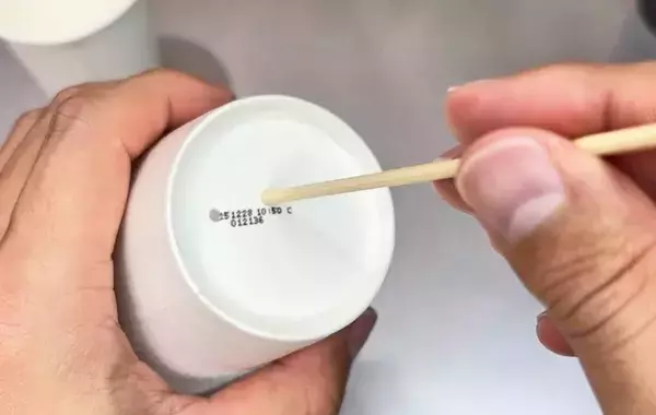 紙コップの底に「小さな穴」を開けるだけ　代用術に「知っておくと役立つ！」