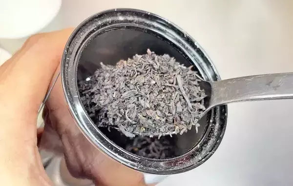 紙コップの底に「小さな穴」を開けるだけ　代用術に「知っておくと役立つ！」