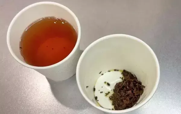 紙コップの底に「小さな穴」を開けるだけ　代用術に「知っておくと役立つ！」