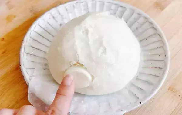 肉まんに穴を開けて…　できた簡単おやつに「相性抜群」「見た目も100点！」