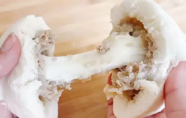 肉まんに穴を開けて…　できた簡単おやつに「相性抜群」「見た目も100点！」