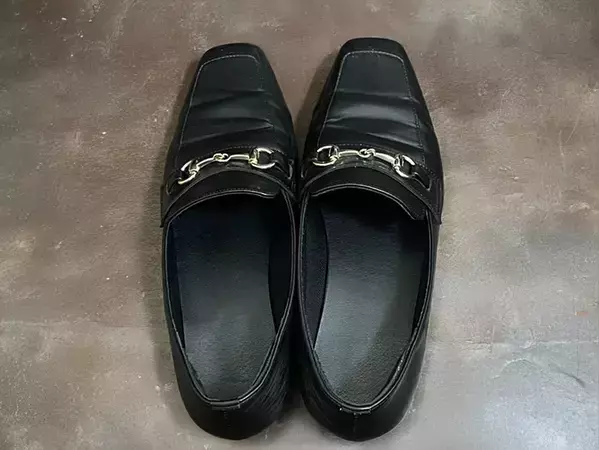 新聞紙は本当に靴を消臭できる？　一晩詰めて放置してみたら…