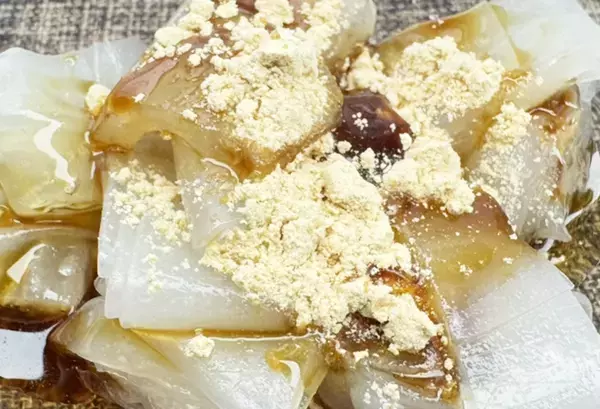 生春巻きの皮が余ったらコレが正解！　キッチンバサミで切るだけ『即席わらび餅』