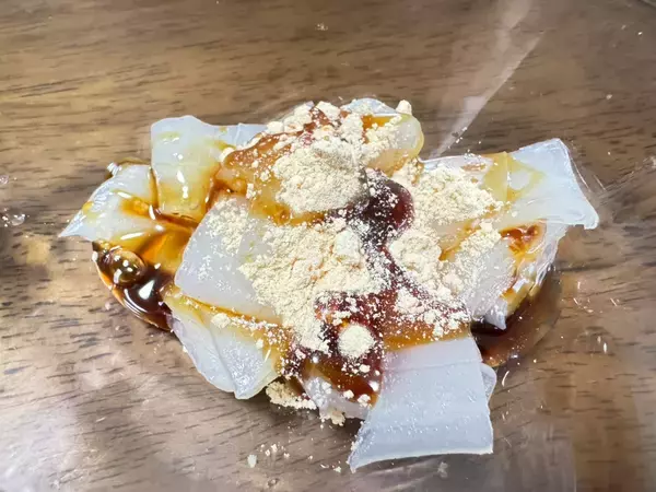 生春巻きの皮が余ったらコレが正解！　キッチンバサミで切るだけ『即席わらび餅』