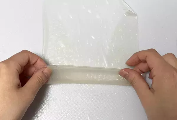 生春巻きの皮が余ったらコレが正解！　キッチンバサミで切るだけ『即席わらび餅』