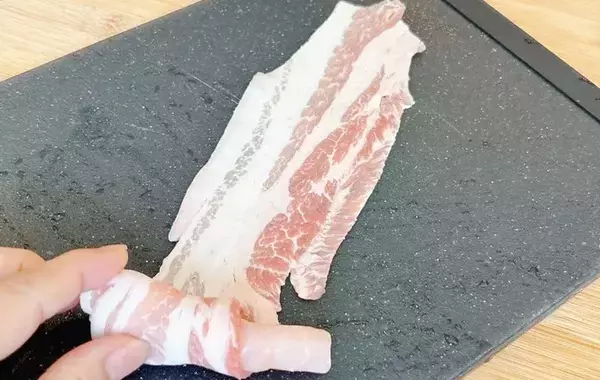 「これが本当の生姜焼き！」と夫が感動　豚バラでくるくる巻いた「食材」は？