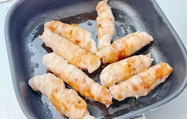 「これが本当の生姜焼き！」と夫が感動　豚バラでくるくる巻いた「食材」は？