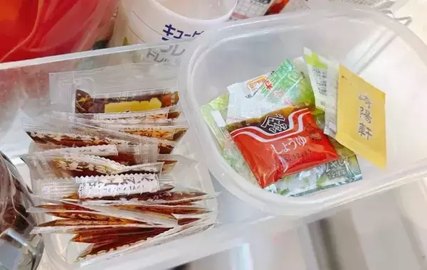 使い古したタッパーで解決！　冷蔵庫が片づく活用法に「捨てなくてよかった」