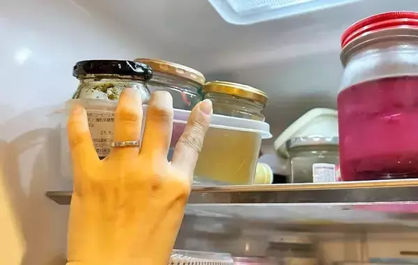 使い古したタッパーで解決！　冷蔵庫が片づく活用法に「捨てなくてよかった」