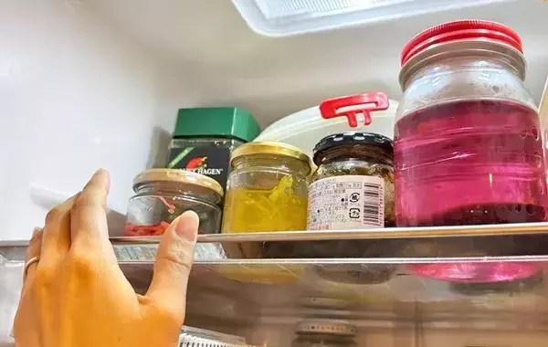 使い古したタッパーで解決！　冷蔵庫が片づく活用法に「捨てなくてよかった」