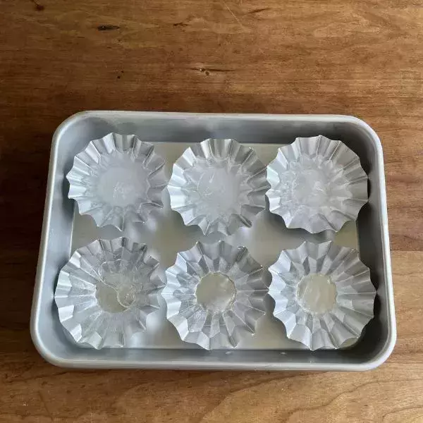 『お湯を入れて40分』　冷凍庫で冷やすと？裏技に「知らなかった」「早速試します」