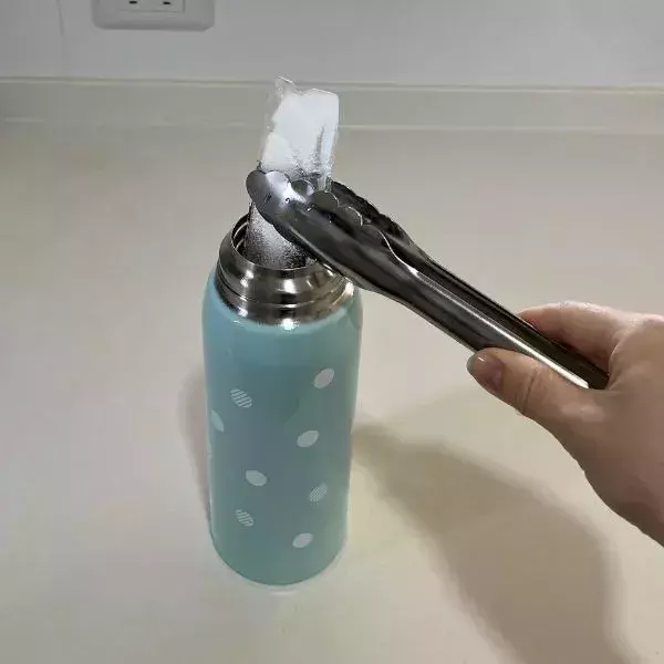 『お湯を入れて40分』　冷凍庫で冷やすと？裏技に「知らなかった」「早速試します」