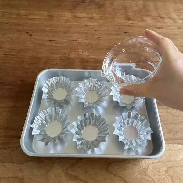 『お湯を入れて40分』　冷凍庫で冷やすと？裏技に「知らなかった」「早速試します」