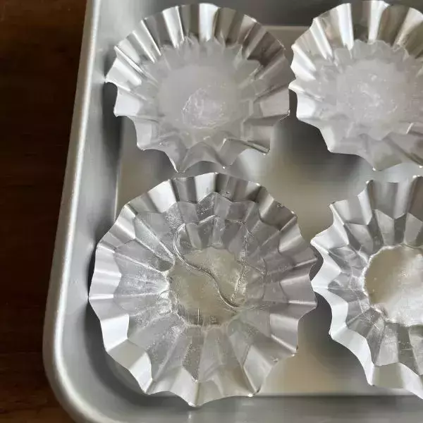 『お湯を入れて40分』　冷凍庫で冷やすと？裏技に「知らなかった」「早速試します」