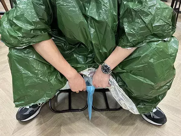 【地震に備える】元消防隊員の防災士が直伝　100均アイテムを組み合わせる『洋式トイレ』の作り方