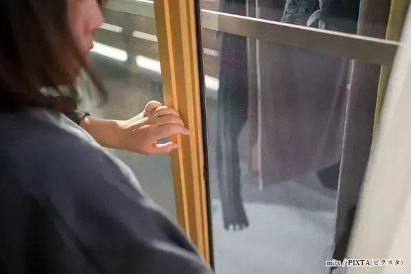 地震速報後の数秒間のパニックを避ける　元救助隊長が教える『室内で最初に向かうべき場所』