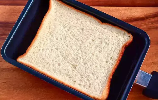 玉子焼き器でフレンチトーストを作ったら…　試した結果に「1枚ピッタリ」「思わず笑顔」【管理栄養士】