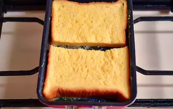玉子焼き器でフレンチトーストを作ったら…　試した結果に「1枚ピッタリ」「思わず笑顔」【管理栄養士】