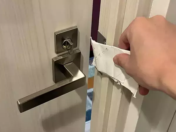 トイレットペーパーの芯、捨てないで！　部屋に閉じ込められても『5秒』で脱出できる活用方法【災害対策】