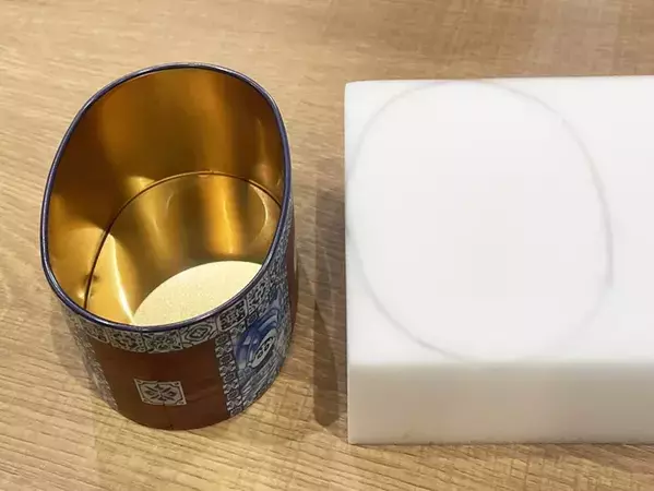 100均のメラミンスポンジとお菓子缶で？　10分でできるDIYに「いっぱい作りたくなる」