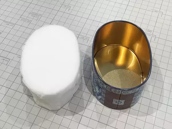 100均のメラミンスポンジとお菓子缶で？　10分でできるDIYに「いっぱい作りたくなる」