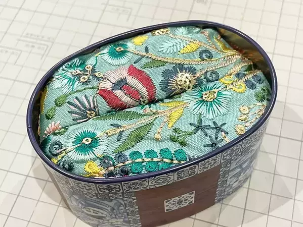 100均のメラミンスポンジとお菓子缶で？　10分でできるDIYに「いっぱい作りたくなる」