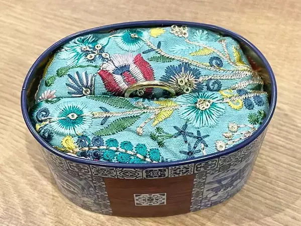 100均のメラミンスポンジとお菓子缶で？　10分でできるDIYに「いっぱい作りたくなる」