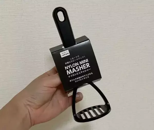 セリアのミニマッシャーを『コーン缶』に押し当てると？　意外な活用法に「真似します！」