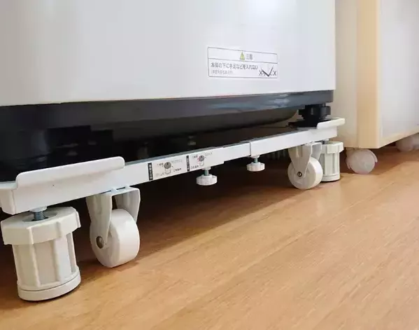 洗濯機のNGな設置方法　キャスター付き台の注意点に「改めます」「そうだったのか」【NG行動4選】