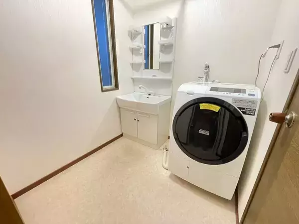 洗濯機のNGな設置方法　キャスター付き台の注意点に「改めます」「そうだったのか」【NG行動4選】