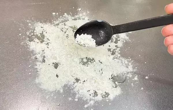 賞味期限切れの小麦粉、捨てないで！　まさかの活用法に「こっちのがラク！」