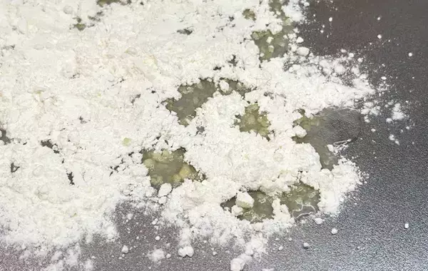 賞味期限切れの小麦粉、捨てないで！　まさかの活用法に「こっちのがラク！」