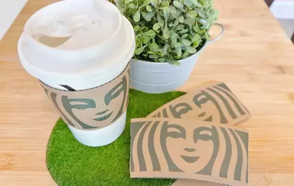 スタバの『スリーブ』捨てないで！　簡単リメイク術に「もっと集めたい」「売り物みたい」