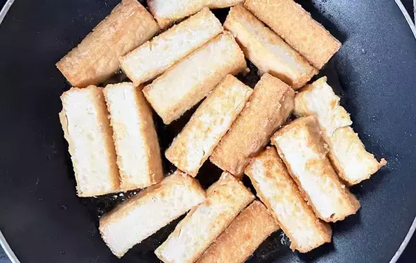 【夫が絶賛】チキン南蛮なのに鶏肉はゼロ！　厚揚げで作る節約おかずに夫が「ボリューム満点」「食べ応えある」