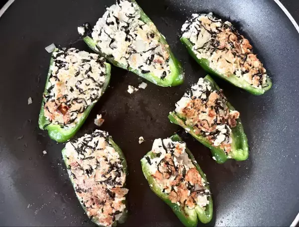 ピーマンと豆腐をフライパンで…　できた簡単おかずに「無言でパクパク」「夫が絶賛」