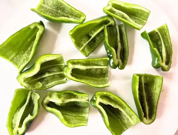 ピーマンと豆腐をフライパンで…　できた簡単おかずに「無言でパクパク」「夫が絶賛」